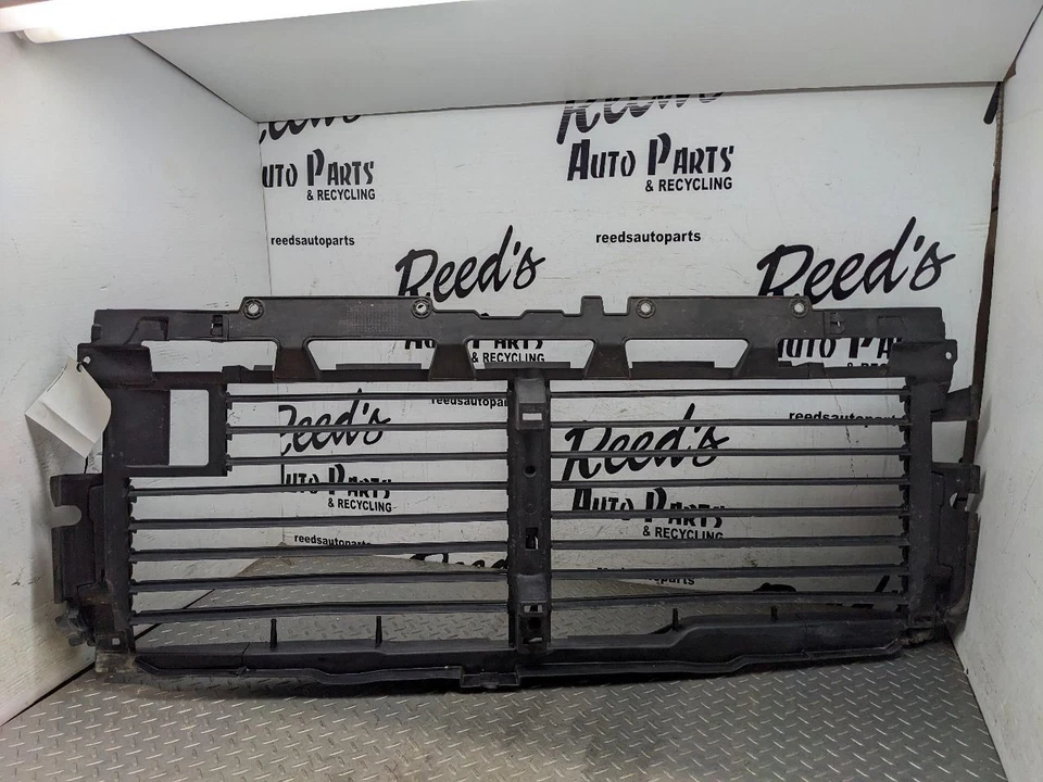 2021 GMC Sierra AT4 6.6L Diesel Upper Air Shutter 1176623 - Image 1 of 4