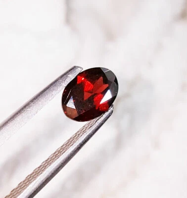 0.87 Ct Red Garnet Unheated Loose Gemstone Untreated Certified Oval Shape Gems - Image 1 of 4