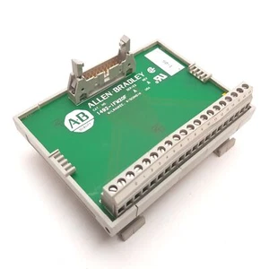 Bloque de terminales Allen Bradley 1492-IFM20F, terminales de 20 pines a tornillo, riel DIN - Imagen 1 de 5