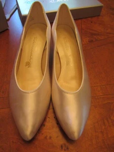 Women's Wedding/Special Occasion Shoes - Size 9 1/2 - Dyeable if preferred - Picture 1 of 11