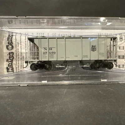 Kadee Cars 8634 New Haven Road #117076 PS-2, 2 Bay, 2003 CU FT, PS-2 Covered Hop - Image 1 of 4