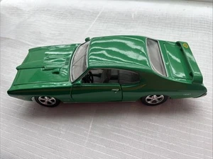 Pontiac The Judge 1969 scatola rossa fabbrica di giocattoli scala 1/24 # 68039 senza strisce, solido - Foto 1 di 10