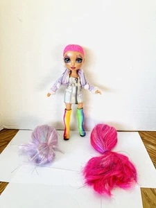 Muñeca de moda Rainbow High Avery Styles MGA tiene 2 pelucas - Imagen 1 de 6