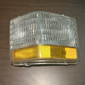 1990 1991 1992 CADILLAC BROUGHAM LEFT CORNER MARKER SIGNAL TURN LIGHT 16511549 - Picture 1 of 2