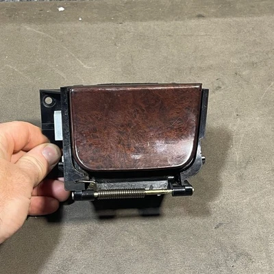 Cinzeiro Nissan Maxima 1995 1996 1997 1998 1999 fabricante de equipamento original - Imagem 1 de 4