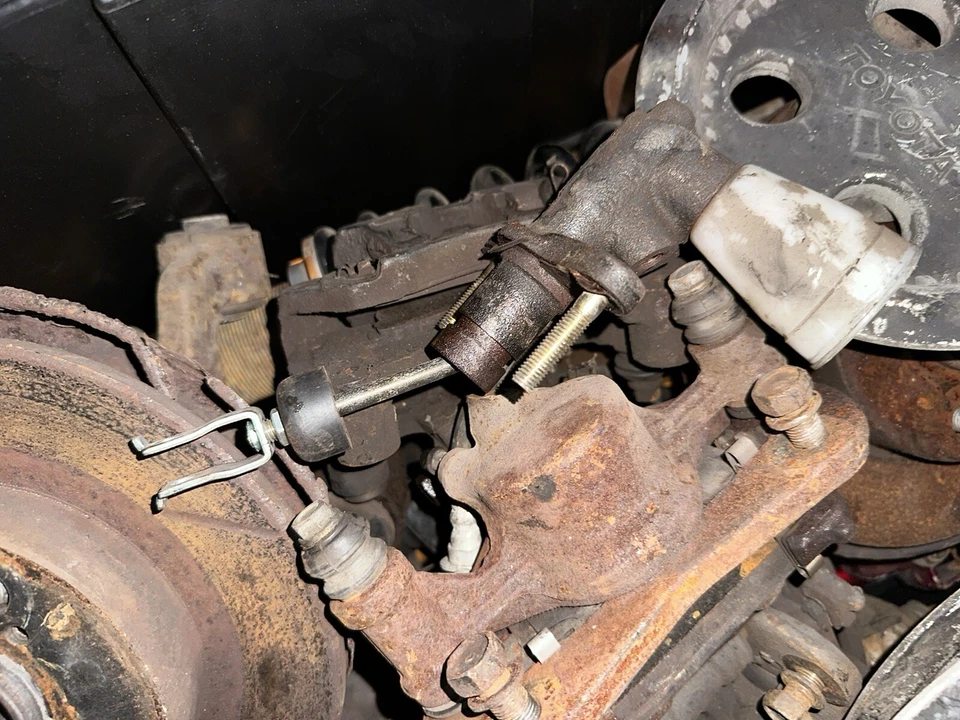 1989 Toyota Corolla GTS Coupe Clutch Master Cylinder — 第 1/1 张图片