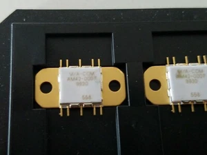 M/A-COM AM42-0007 2 Watt 14 GHz 3 stage GAAS MMIC Linear Power Amplifier - Foto 1 di 9