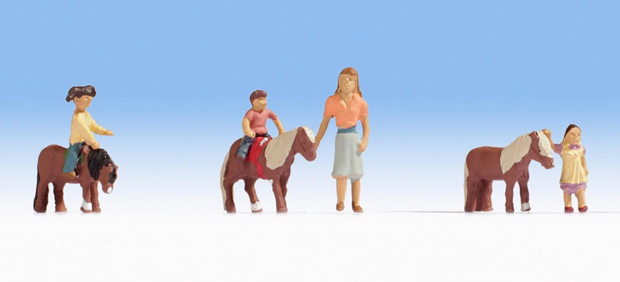 Noch 15635 - IN Walking With The Pony Scale H0 1:87 - Image 1 of 1