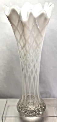  Jarrón oscilante Jefferson 1904 vidrio ópalo diamante y huella pulgar ovalada 12" Foto 1 de 4