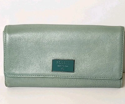 Cartera triple pliegue de cuero granulado Fossil Dawson, verde espuma de mar Foto 1 de 4