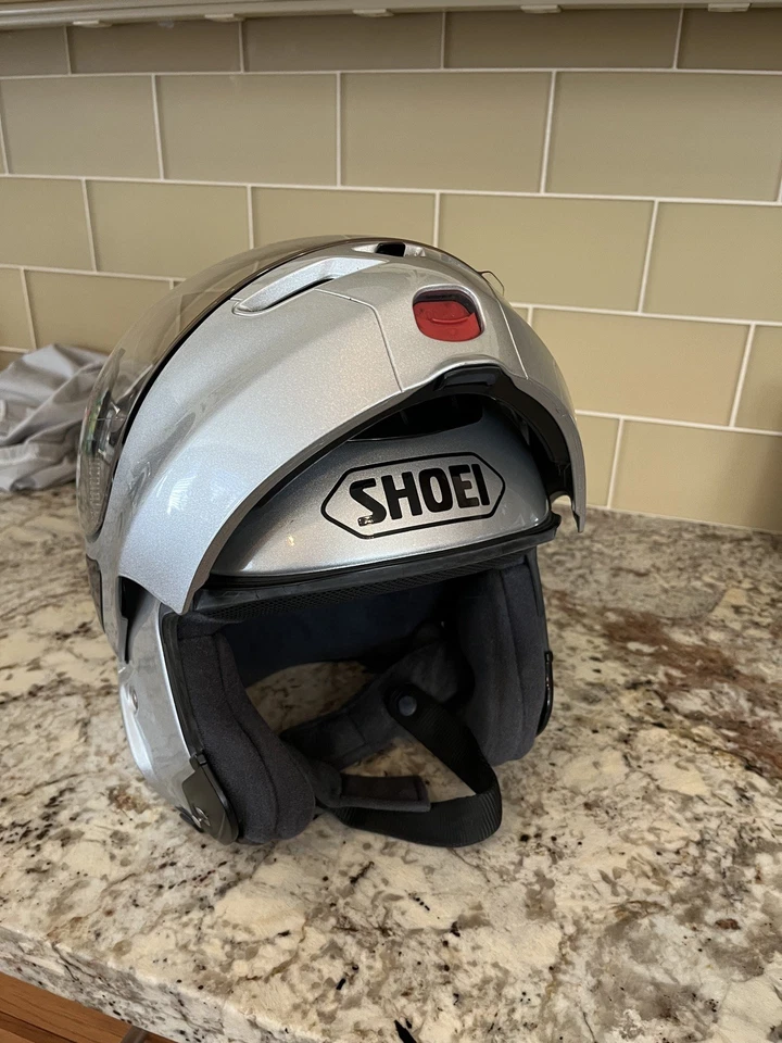 Capacete de motocicleta SHOEI rosto inteiro em prata; tamanho 6-7/8; como novo!  Com bolsa de transporte - Imagem 1 de 2