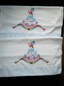 2 Vintage Southern Belle handbestickte Kissenbezüge - Bild 1 von 6