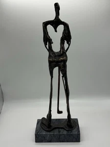 Moderne brutalistische abstrakte Golfer Bronze mit Marmorsockel - Bild 1 von 2