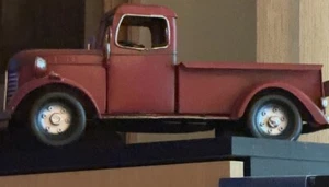 Roter Metall Pickup Truck Dekorationsartikel  - Bild 1 von 1