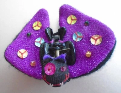 Clip de pelo de murciélago de Halloween Cuentas y lentejuelas de fieltro Foto 1 de 3