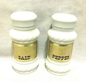 VINTAGE MILK GLASS SALT & PEPPER SHAKERS WITH SCREW TOP - Picture 1 of 8