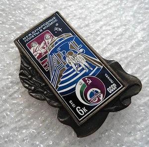 Intercosmos International Space Flight Soviet Union  Cosmos pin badge - Picture 1 of 5
