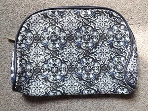 Adrienne Vittadini Studio Designer Plastic PVC Make Up Bag Zipped Floral Pattern - Picture 1 of 7
