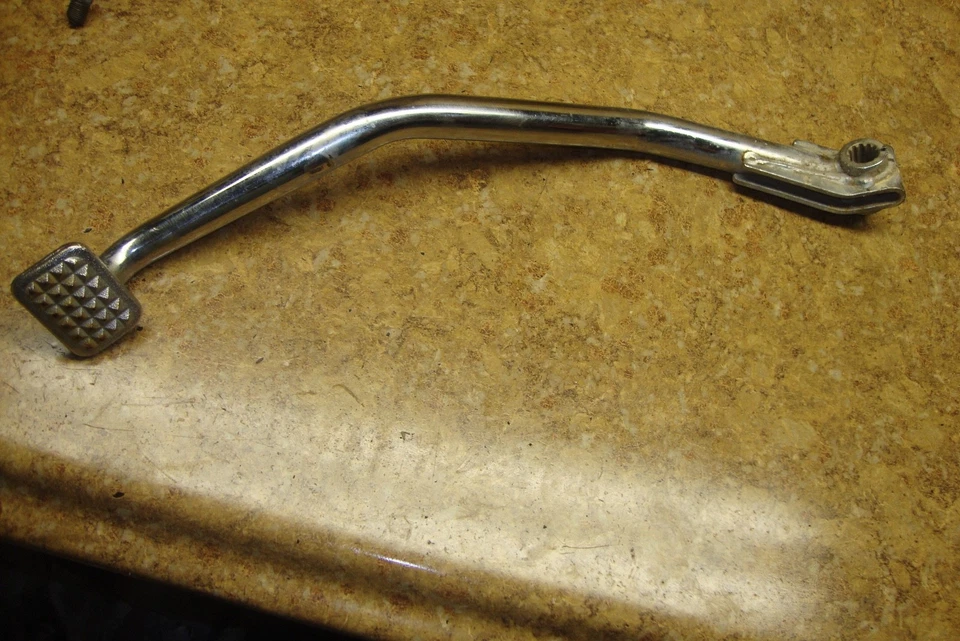 Suzuki Quadrunner LT250E LT250 LT 250 1985 palanca de freno trasero pedal derecho H11 Foto 1 de 1