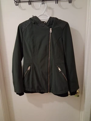 Jaqueta feminina GUESS Designer tiracolo com zíper verde escuro tamanho pequeno. - Imagem 1 de 4