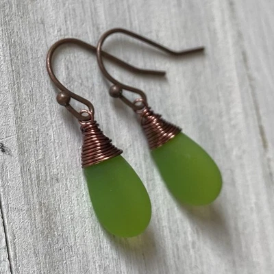 Min Favorit яблочное зеленое морское стекло капли и антикварные медные серьги ремесленника - Изображение 1 из 4