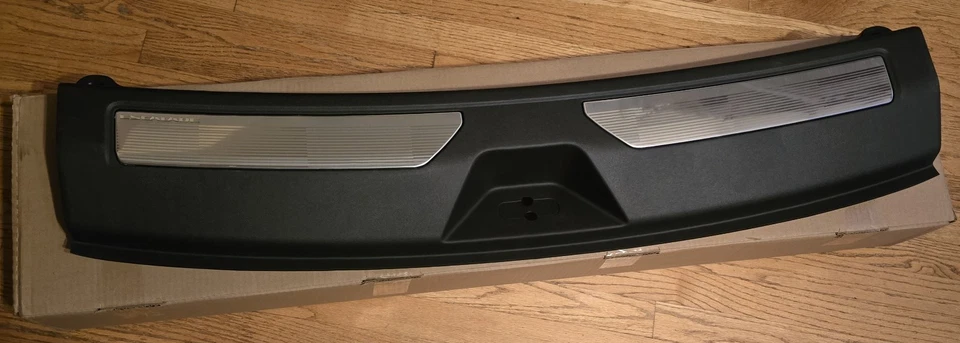 Cadillac Escalade 2021-2025 puerta levadiza negra umbral inferior moldura GM #85124298 Foto 1 de 4