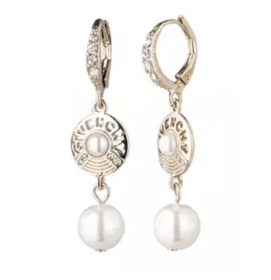 Pendientes colgantes dobles Givenchy tono dorado con logotipo de perlas blancas J1dd $38 Foto 1 de 3