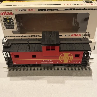 O Gauge ATLAS Santa Fe Caboose No. 6231 ATSF #999246 with Original Box - Image 1 of 4