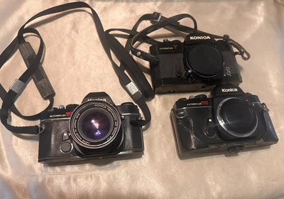 Lote de tres cámaras Konica vintage todas negras  Foto 1 de 4