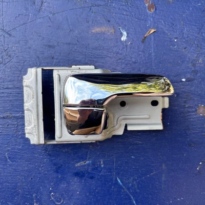 2001-2005 Mazda MX-5 Miata 1.8L Passenger Right Chrome Interior Door Handle - Изображение 1 из 4