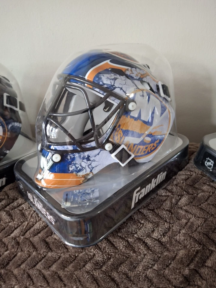 New York Islanders Unsigned Franklin Sports Replica Mini Goalie Mask Helmet - Image 1 of 1