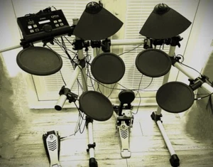 YAMAHA DTX500 DRUM KIT @SPARE PARTS - Picture 1 of 1