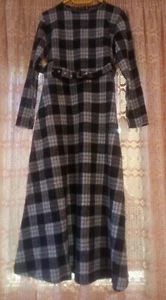 Vestido largo de invierno con manga larga y estampado cuadros. - Imagen 1 de 5
