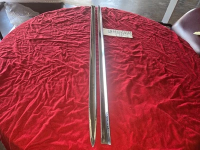 1953-1954 Ford Customline, Victoria, Cestline 4dr quarto de painel acabamento destro e destro - Imagem 1 de 2