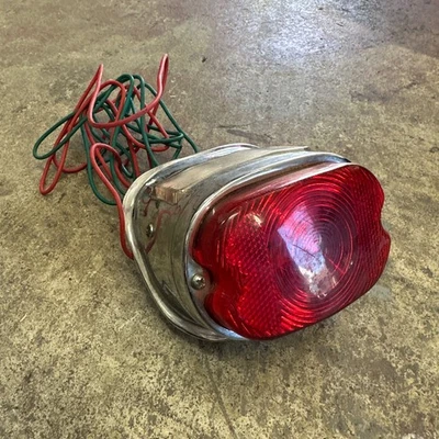 Luz trasera estilo guía 55-72 nueva Harley Davidson Sportster Ironhead cabeza de pala Foto 1 de 4