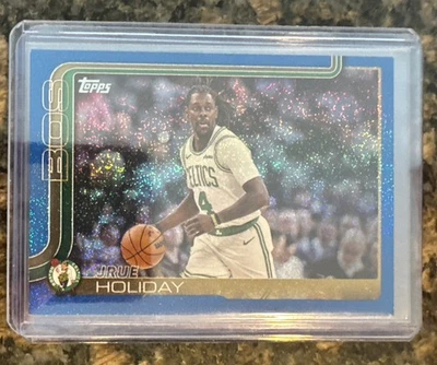 2025-26 Topps Baloncesto Jrue Vacaciones Arena Azul Brillo Celtics Foto 1 de 2