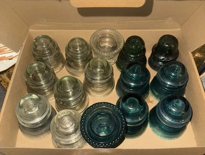 Colección de aisladores eléctricos de vidrio vintage (15) conductores azul, verde y claro Foto 1 de 4