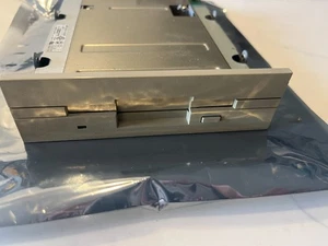 Vintage Mitsubishi 3.5" Floppy Disk Drive – Fits 5.25" Slot – Tested & Working - Bild 1 von 8