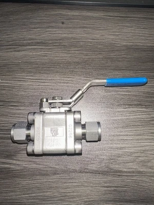 TYLOK SS-8-5TTT-8-RV SWAGELOK REF SS-63TS8 STAINLESS STEEL 1/2” 3 PIECE BV W/ LD - Image 1 of 4