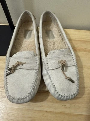 UGG Women's Roni Moccasin Loafer Shoe Flats Cream, Sheepskin Lining, Size US 8.5 - Image 1 of 4