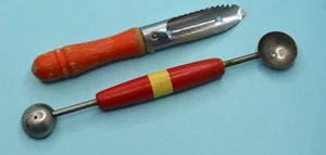 Well used red wood handled baller corer - Picture 1 of 2