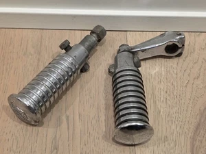 Harley Davidson FL FX Right Side FOOT PEG Footpeg MOUNT # 52699-65 & Peg Stud - Foto 1 di 7