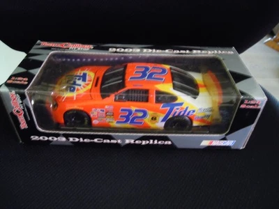 Ricky Craven #32 Tide w/Bleach 2003 Pontiac Gran Prix 1/24 Team Caliber Pit Stop - Image 1 of 4