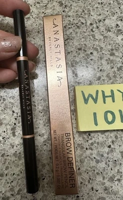 ANASTASIA B.H. BROW Definer Triangular Brow Pencil MED BROWN .007oz/.2g FULL SZ - Image 1 of 4