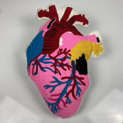 Almohada corazón anatómica -18”x12,5” - Color punto de cruz bordado súper raro  Foto 1 de 4