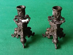 COPPIA DI VECCHI CANDELABRI CANDELABRO METALLO DEGLI ANNI '50. CN99 - Foto 1 di 6