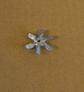 VENTILADOR DE MOTOR DENZIL SKINNER NUFFIELD 1:16 DE METAL BLANCO TRACTOR - Imagen 1 de 1