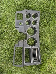 GM 14057867 Dash Gauge Bezel - 1984 C/K 1 2 3 with Deluxe Instrument Panel & A/C - Foto 1 di 9