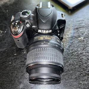 Nikon D3200 24.2MP Digital Camera w/VR DX AF-S NIKKOR 18-55mm 1:35-5.6 G Lens - Picture 1 of 6