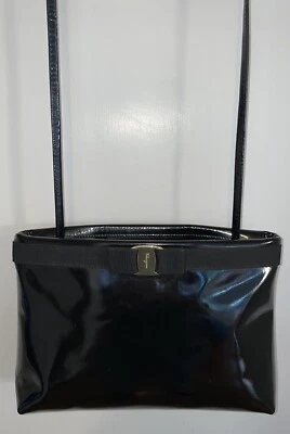 Cartera de charol Salvatore Ferragamo Vara con lazo vintage Foto 1 de 4